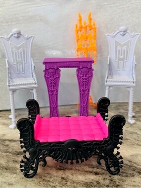 Monster High Freaky Fusion Furniture Lot 5pc